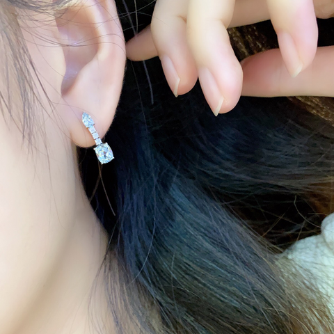 Etoilier Lab Created Aquamarine Oval Cut 18K Gold Earring